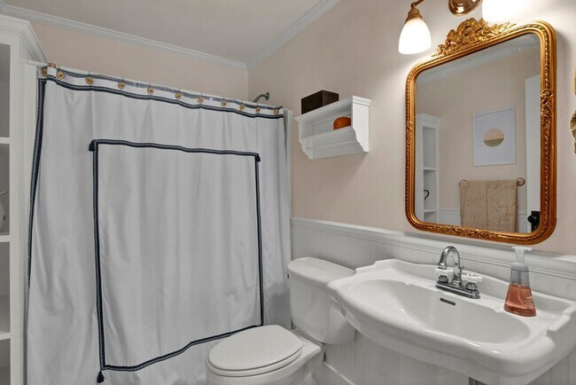 Building Photo - Gorgeous Historic Home in Downtown Wilmington