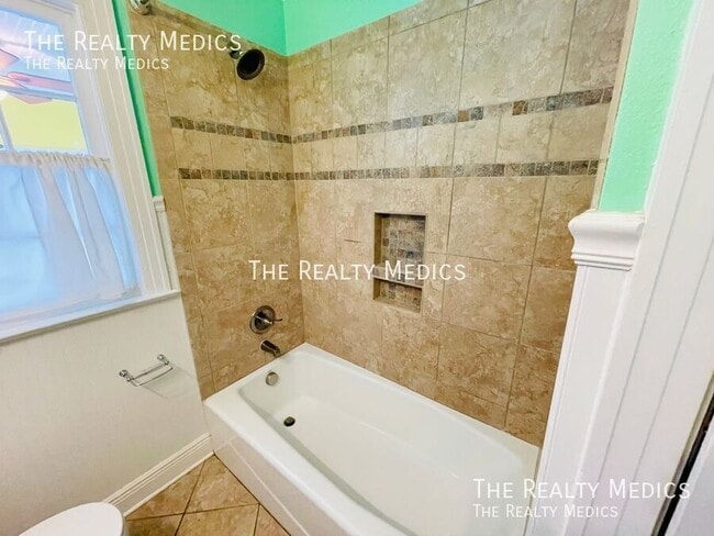 Building Photo - 1332 W Princeton St