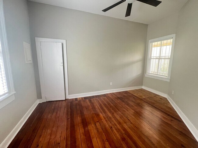 Building Photo - 1 Bedroom 1 Bath Apartment in Wraggsboro - Downtown Charleston
