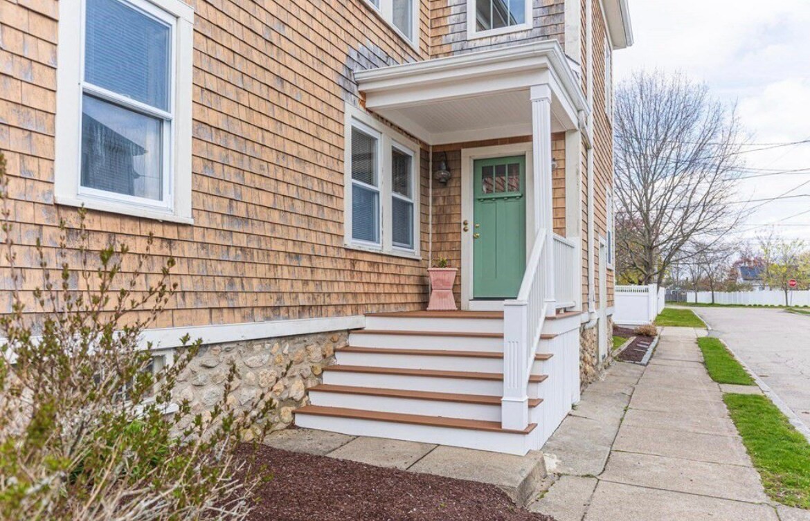 Side entrance - 445 Wood St