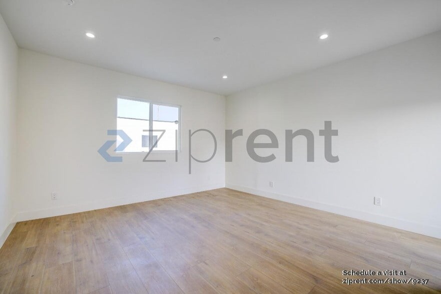 Building Photo - 5637 1/2 Riverton Ave