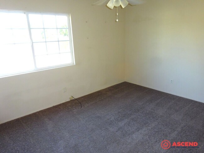 Building Photo - Cute 3 Bedroom Home!