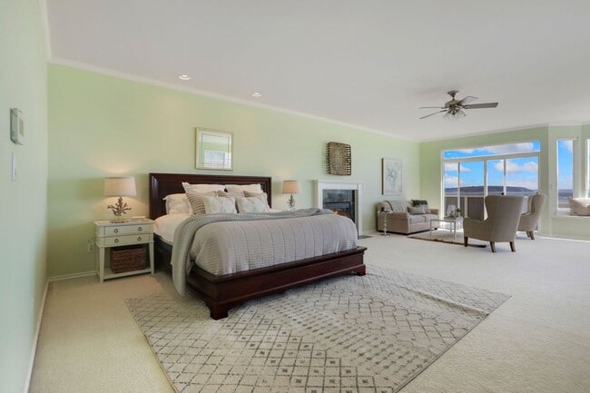 Building Photo - Spectacular Water Front Home With a Short Term  Lease to Start!