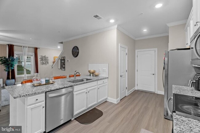 Building Photo - 10001 Maids Fancy Way