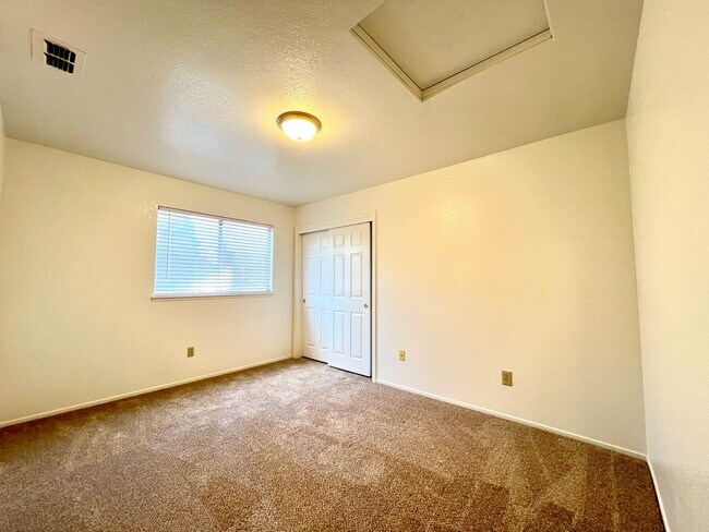 Building Photo - 1342 Kingswood Dr