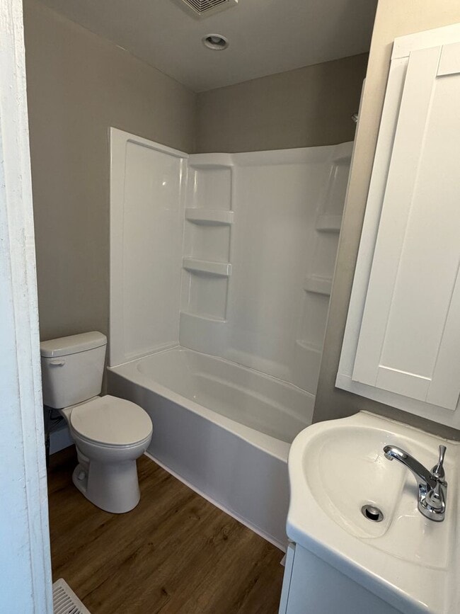 Building Photo - FordAve12