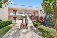 Building Photo - 180 Flanders C