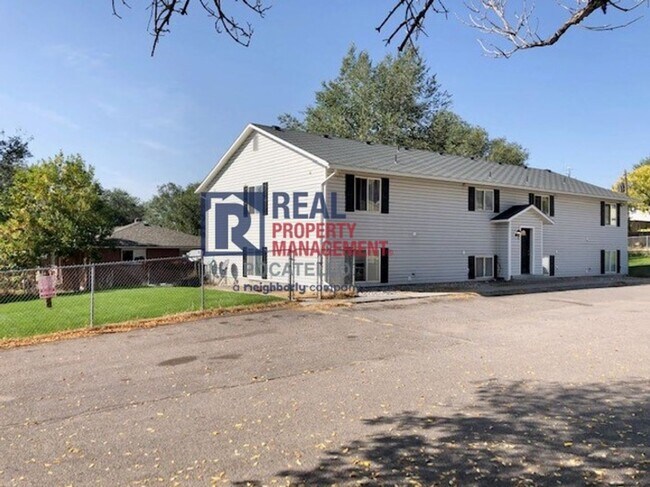 Building Photo - 1120 E Poplar St
