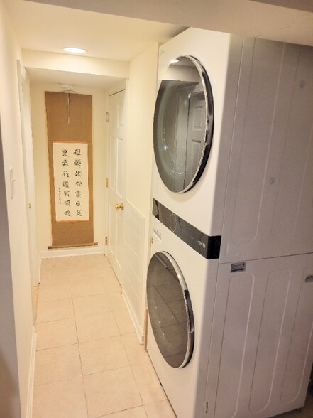 Building Photo - 3122 Warder St NW