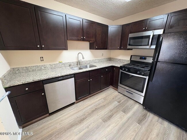 Building Photo - 702 Goldthread Ct