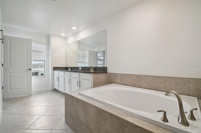 Building Photo - 8221 Cor Pne Wy