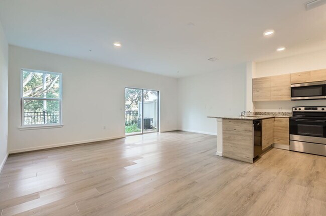 Building Photo - 1213 Southstation Pl