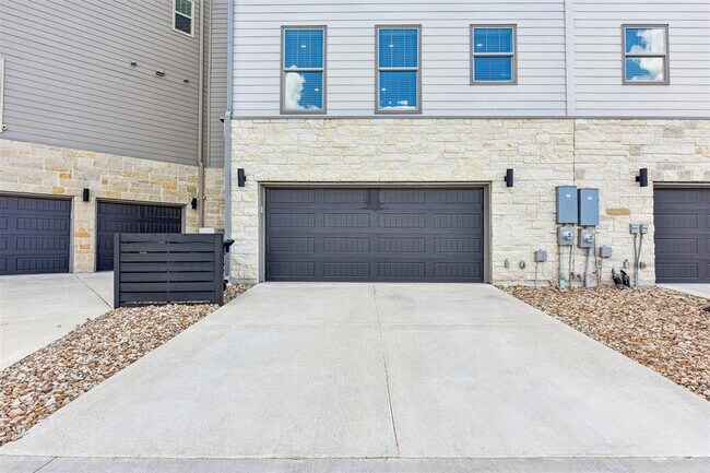 Building Photo - 245 John Webster St