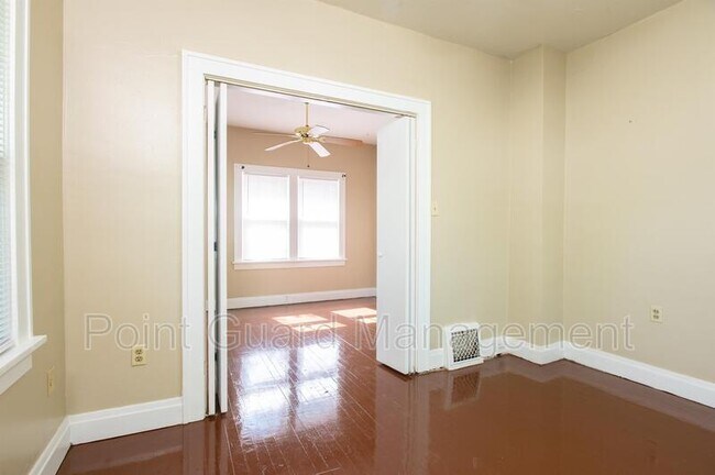 Building Photo - 2834 E Elm St