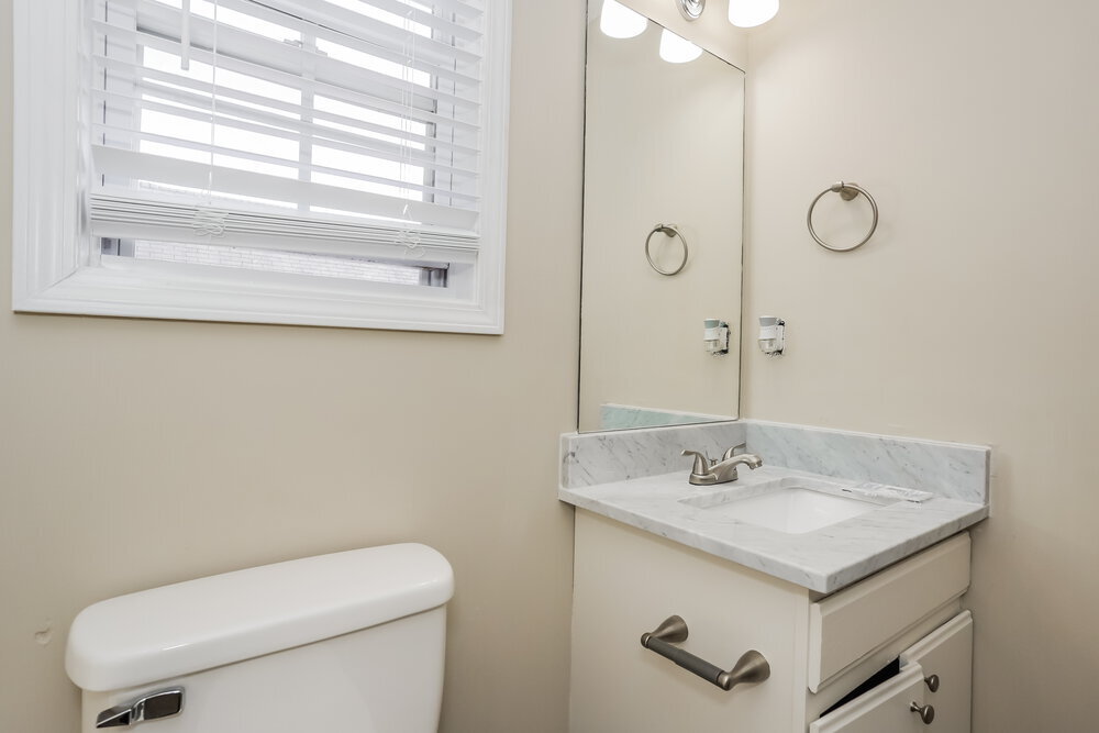 Building Photo - 385 River Trace Dr