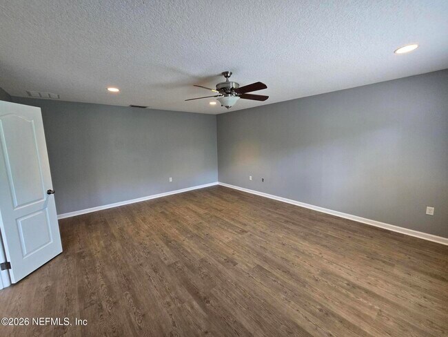Building Photo - 180 Thornloe Dr
