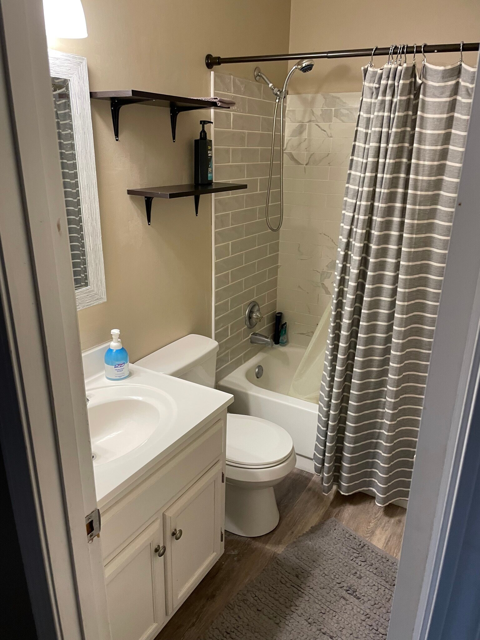 Building Photo - 973 Greencliff Dr