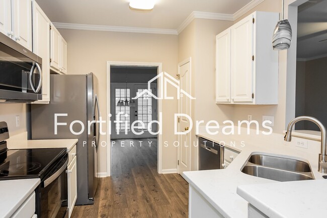 Building Photo - Charlotte -  3 bedroom 2.5 bath Townhome - Davis Lake Community