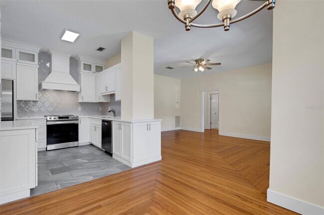 Building Photo - 934 Vistabula St