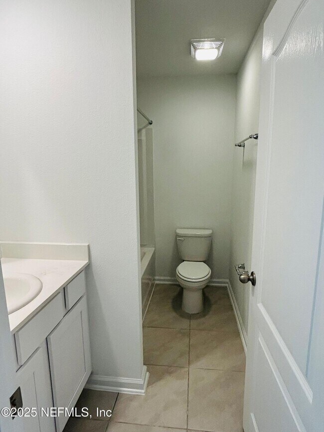 Building Photo - 206 Tidal Bch Ave