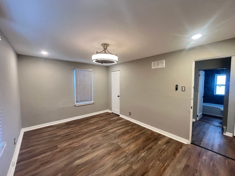 Building Photo - 2505 Crescent Ave