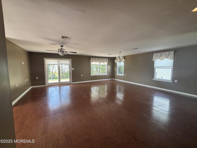 Building Photo - 11 Rushmore Dr