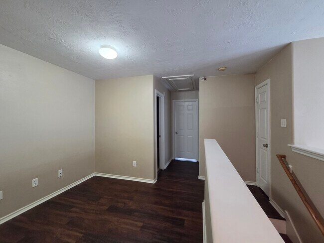 Building Photo - 2811 Hackamore Hollow Ln