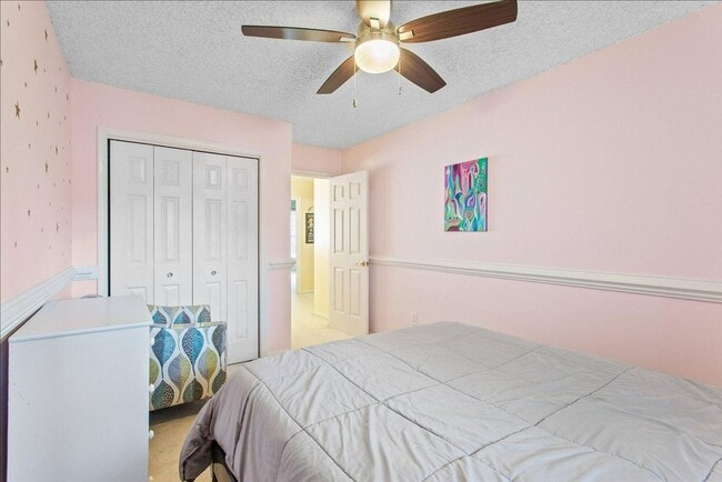 Building Photo - ATTRACTIVE AND BRIGHT LUXURY TOWNHOME IN W...