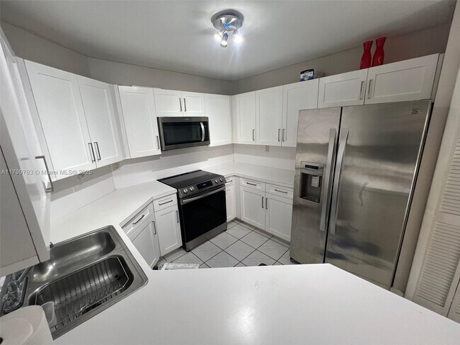 Building Photo - 12866 SW 62nd Terrace