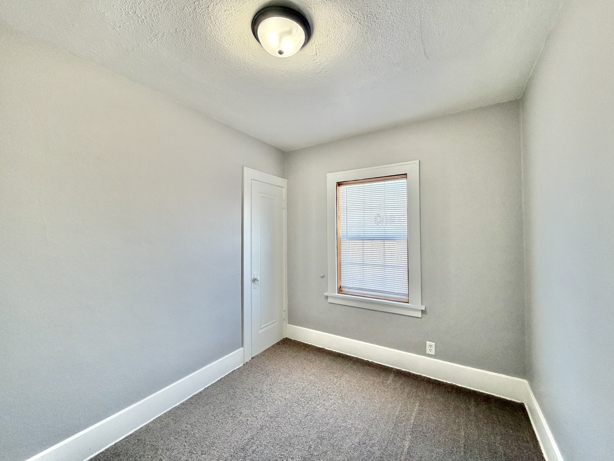 Building Photo - 1212 Center Ave