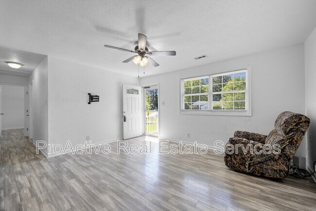Building Photo - 107 Beazley Dr