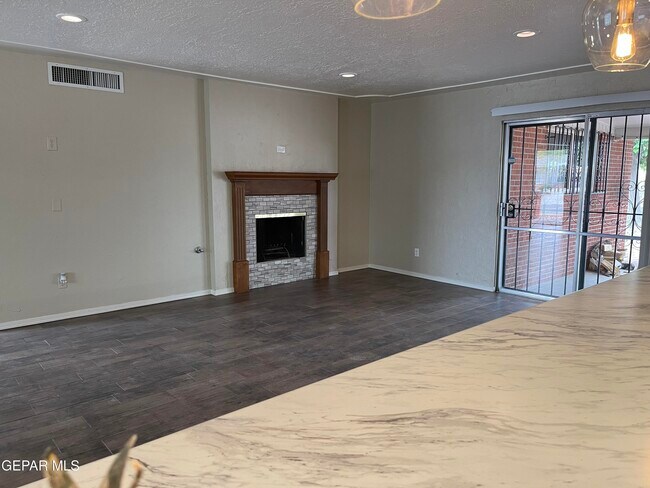 Building Photo - 9220 Lait Dr