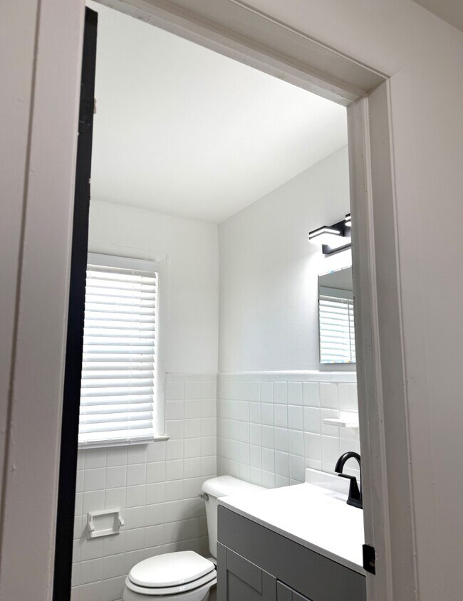 Building Photo - 480 Marquette Dr