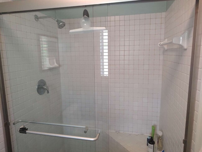 Building Photo - 997 Spinnaker Ct