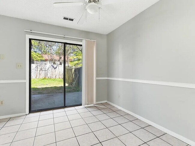 Building Photo - 1935 Springlake Ct