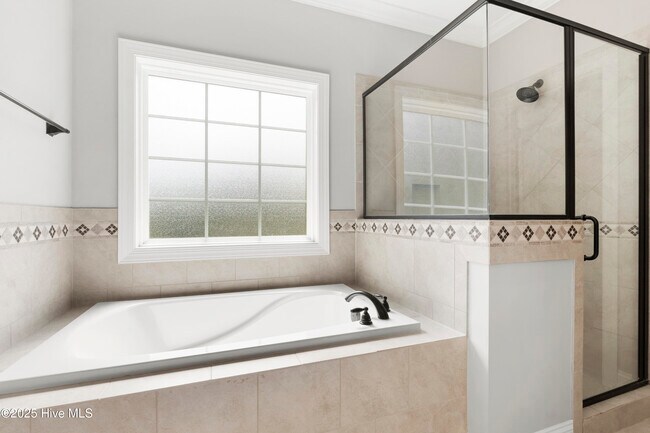Building Photo - 585 Herons Brook Dr