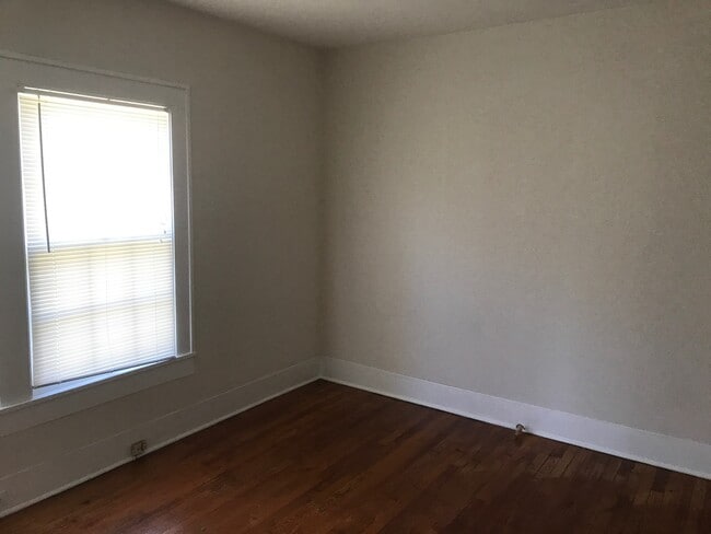 Building Photo - Adorable Two Bedroom Home In Plaza Midwood!