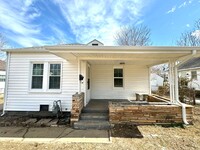 Building Photo - Adorable two-bedroom One-bathroom house lo...