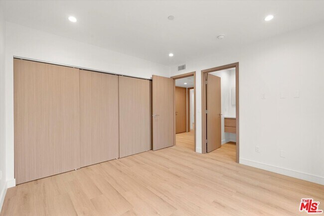 Building Photo - 11025 Blix St