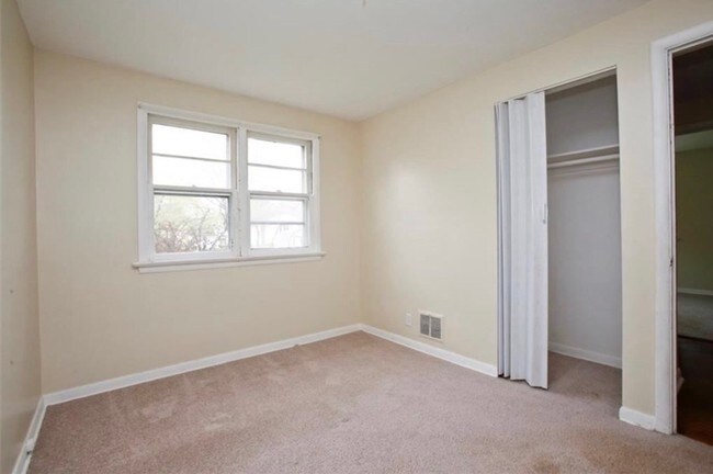 Building Photo - 185 Hildegarde Rd