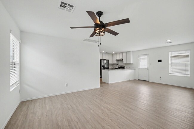 Building Photo - 3 Bed in The Silos | No Carpet + Appliances Included + Community Amenities!