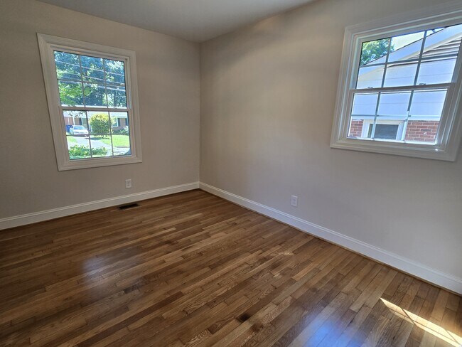 Building Photo - 1274 Tredwell Dr