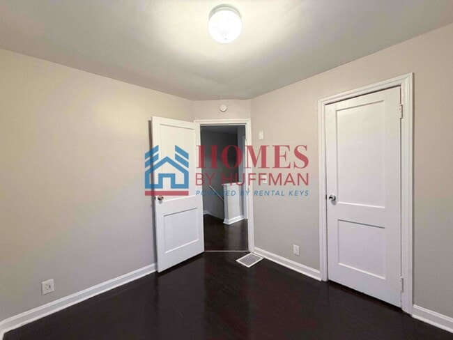 Building Photo - Two Bedroom Townhouse | Move In Ready