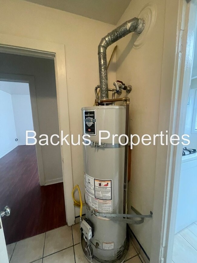Building Photo - Wonderful duplex unit in North Salinas