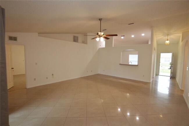 Building Photo - 18 Pittwick Ln