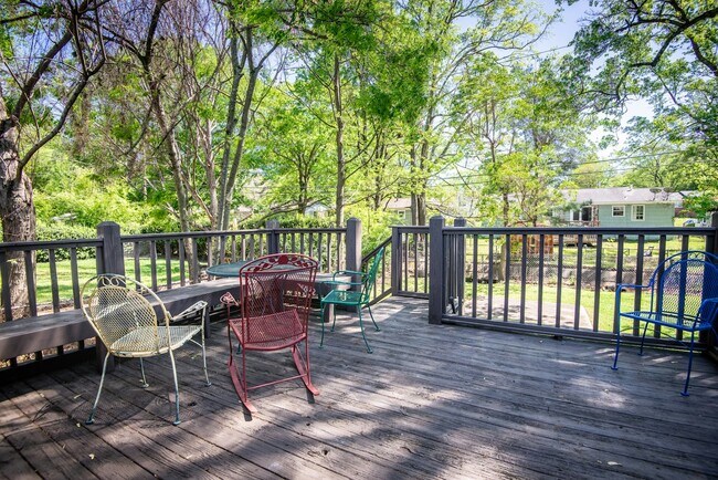 Building Photo - 685 Oakmoor Dr
