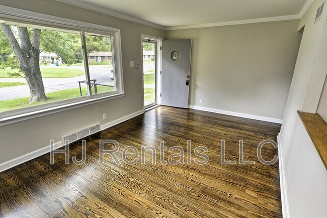 Building Photo - 9650 Cutler Dr