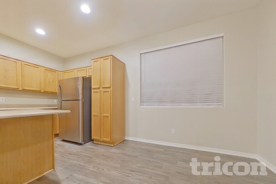 Building Photo - 12519 W Estero Ln