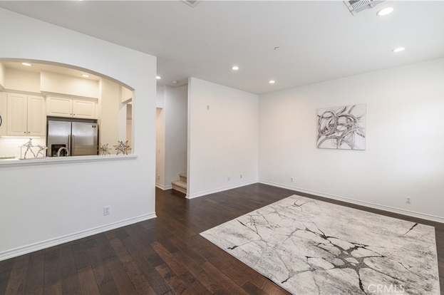 Building Photo - 31 Quartet-