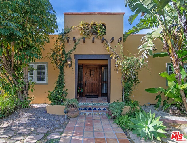 Building Photo - 543 N Las Palmas Ave